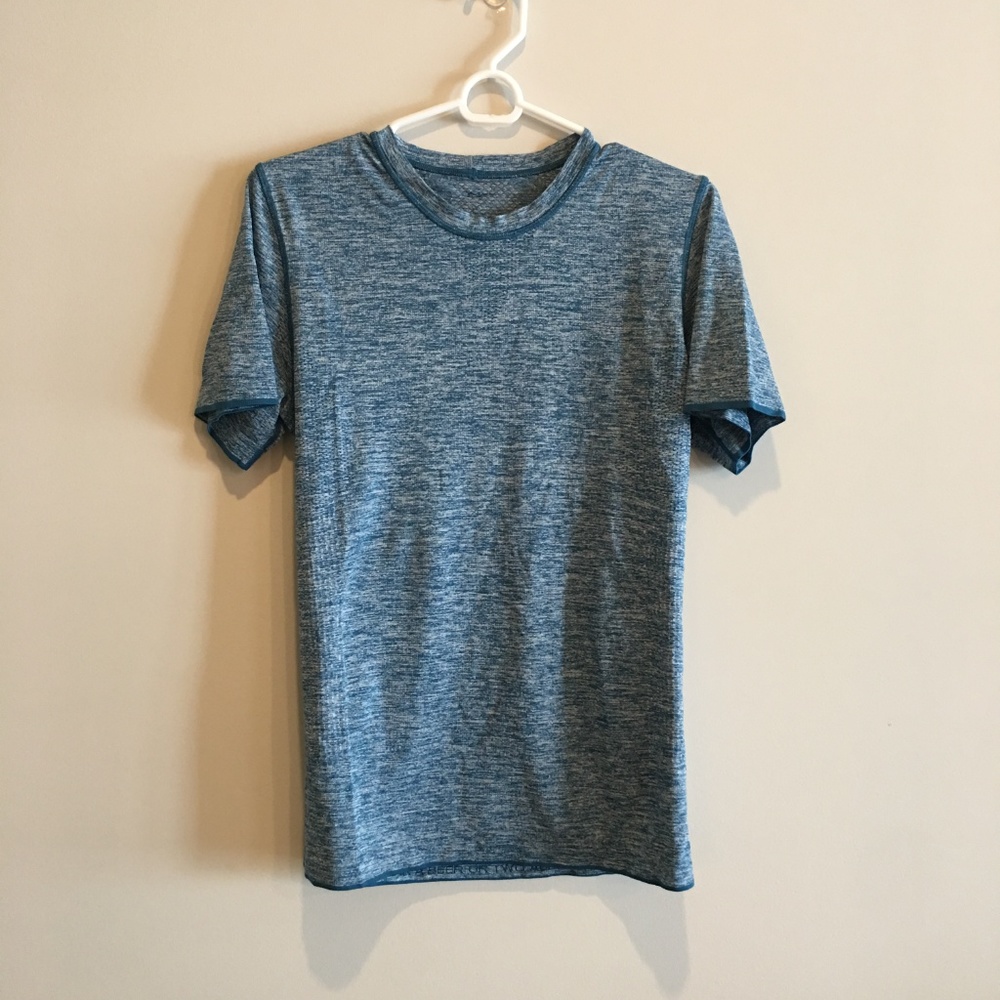 Men's LULULEMON Short Sleeve Shirt - Size S